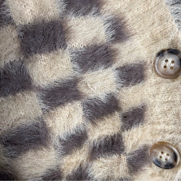 ASTR The Label Faux Fur Check Cardigan in Tan & Brown Checked Size Medium - Picture 3 of 12